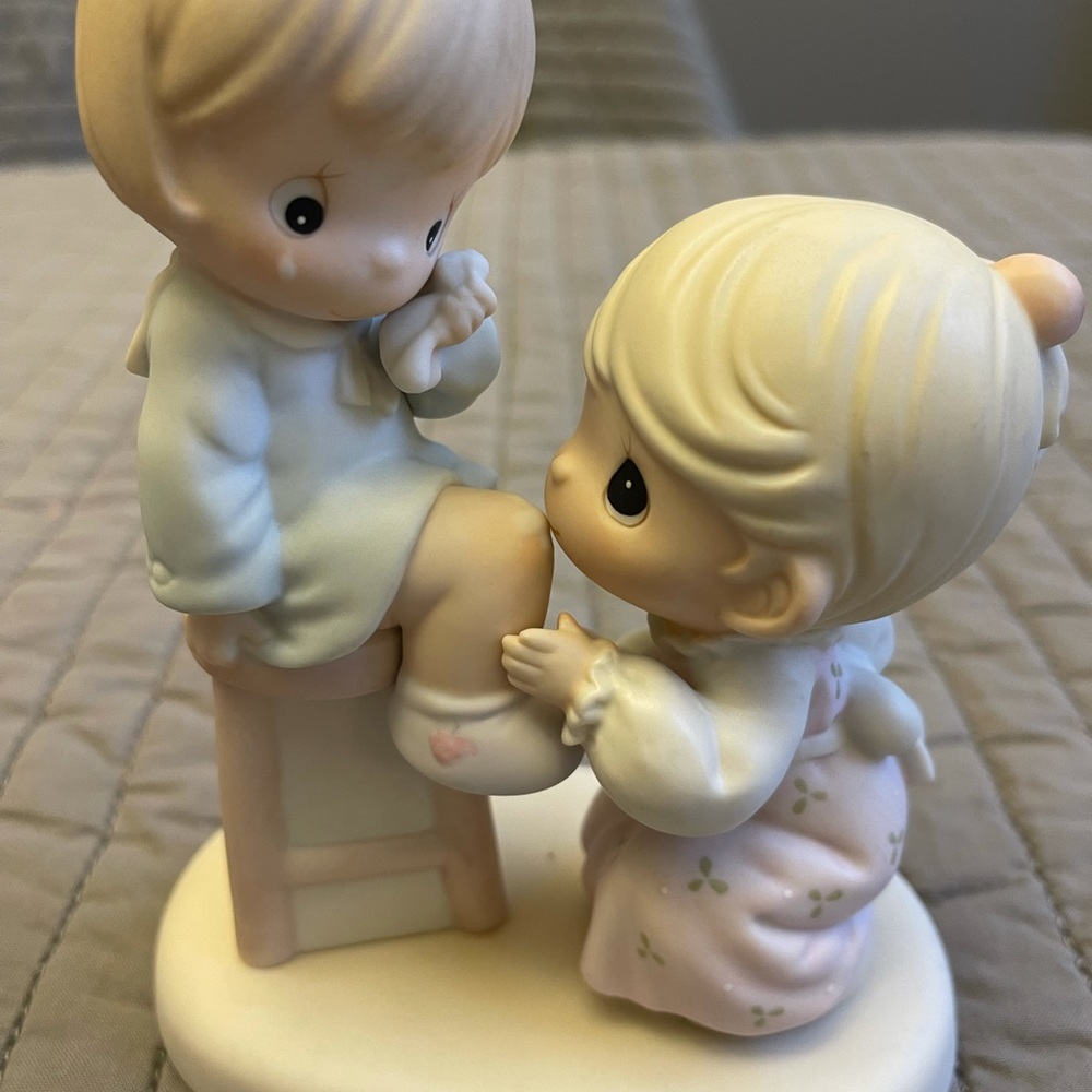 COPY - Precious Moments collectible figurine - Picture 7 of 8